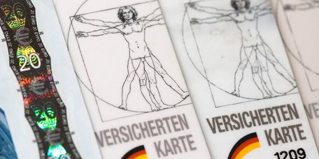 Bitte bringen Sie Ihre Versichertenkarte mit.